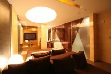 Tria Hotel Seoul 3*,